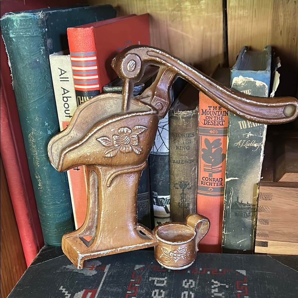VINTAGE Metal Water Pump and Bucket Wall Decor USA Sexton